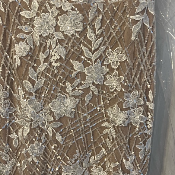 Porta and Scarlett Gown - Picture 2 of 6